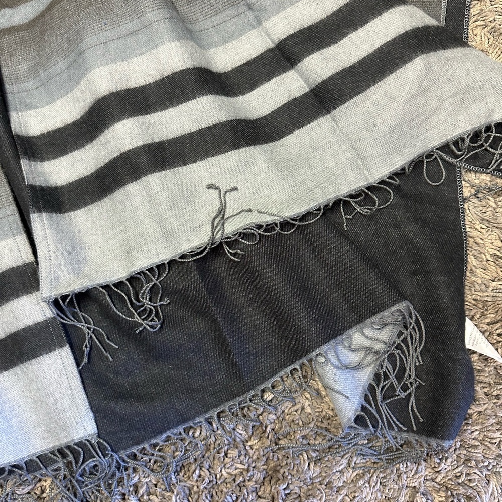 EINII Stylish Black and Gray Striped Poncho - Picture 7 of 9